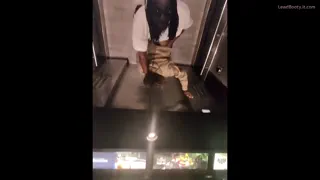 🫡Squirting on the Elevator!💦